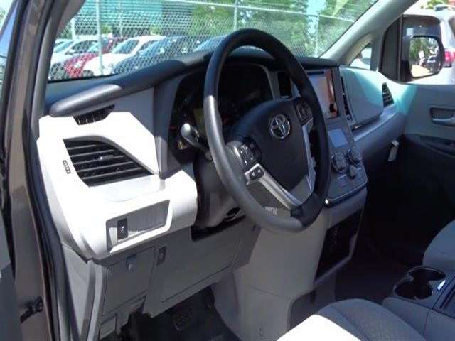 2017 Toyota Sienna LE